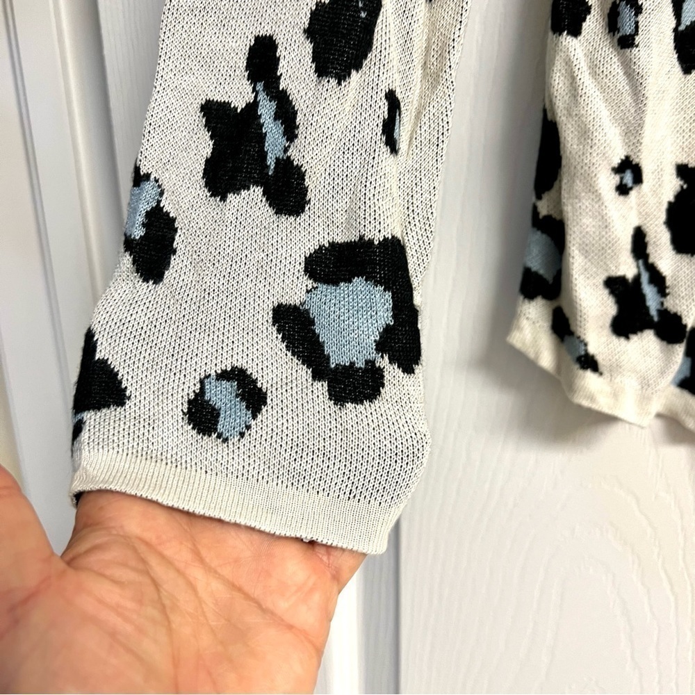 Chico’s Blue Animal Print Bateau Neck Sweater size M - Picture 4 of 9